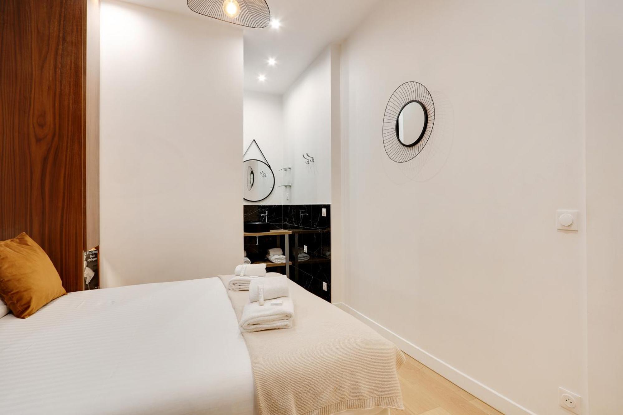 Appartement Off Majesti In Montmartre - Rue Pierre Fontaine Parijs