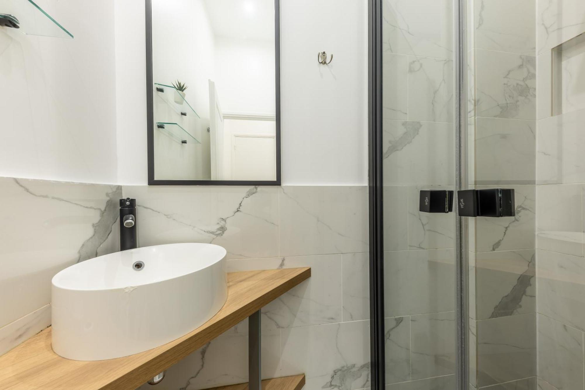 Appartement Off Majesti In Montmartre - Rue Pierre Fontaine Parijs